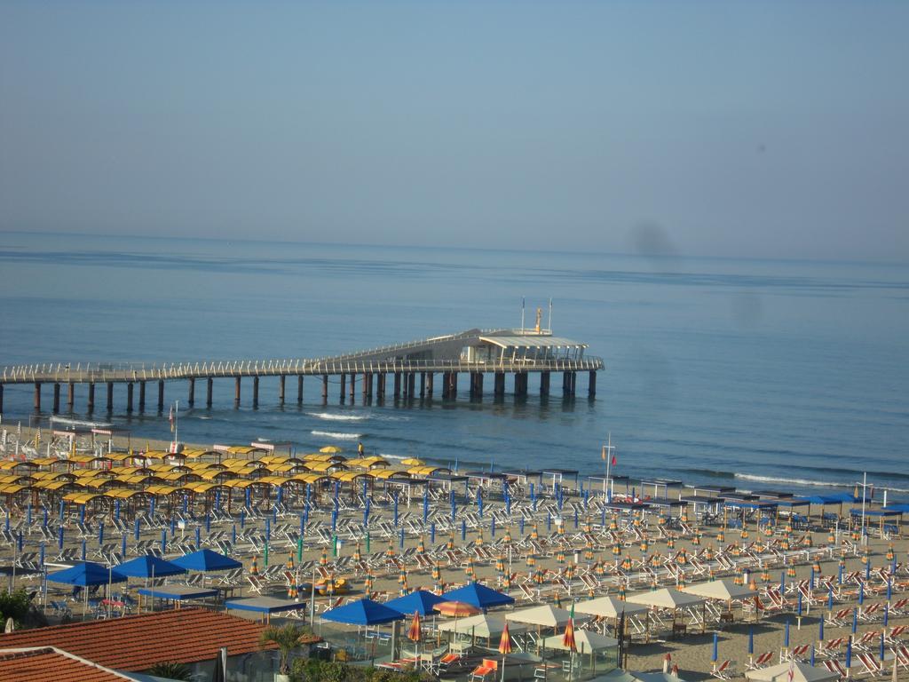 Hotel Margot Lido di Camaiore Esterno foto